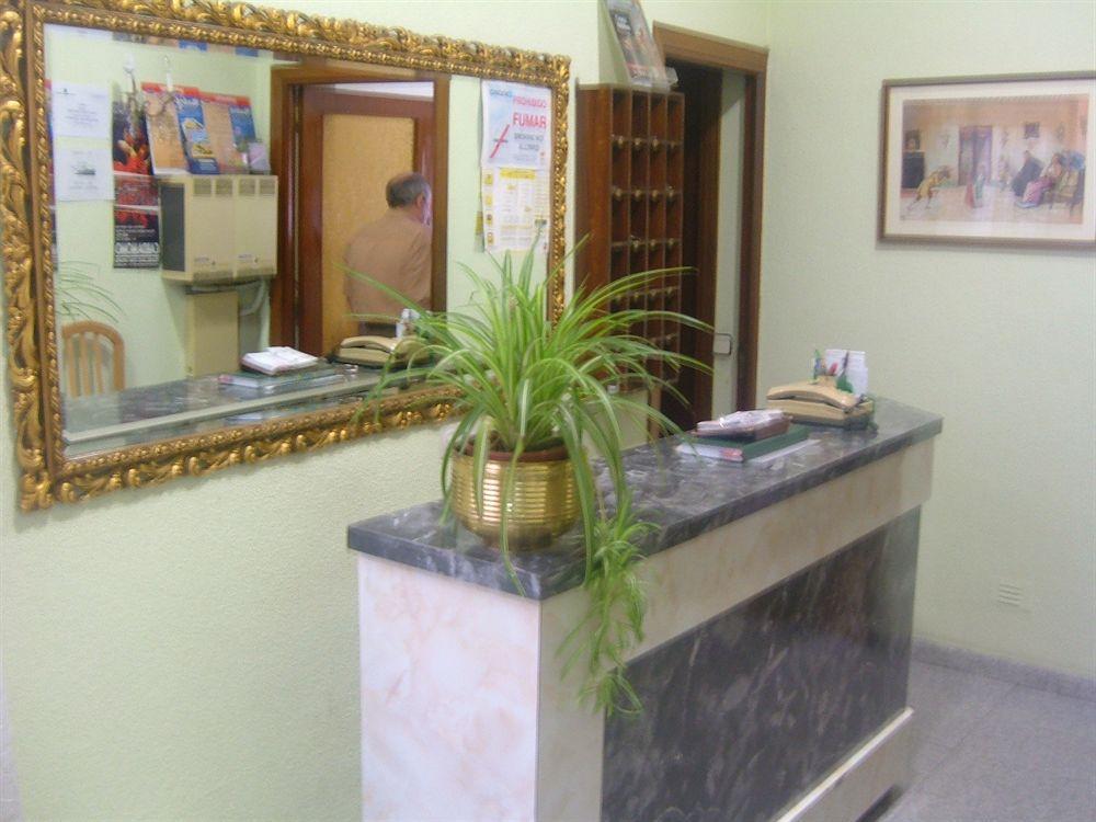 Hostal Olga Μαδρίτη Εξωτερικό φωτογραφία