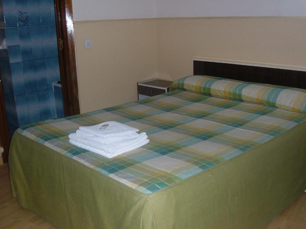 Hostal Olga Μαδρίτη Δωμάτιο φωτογραφία