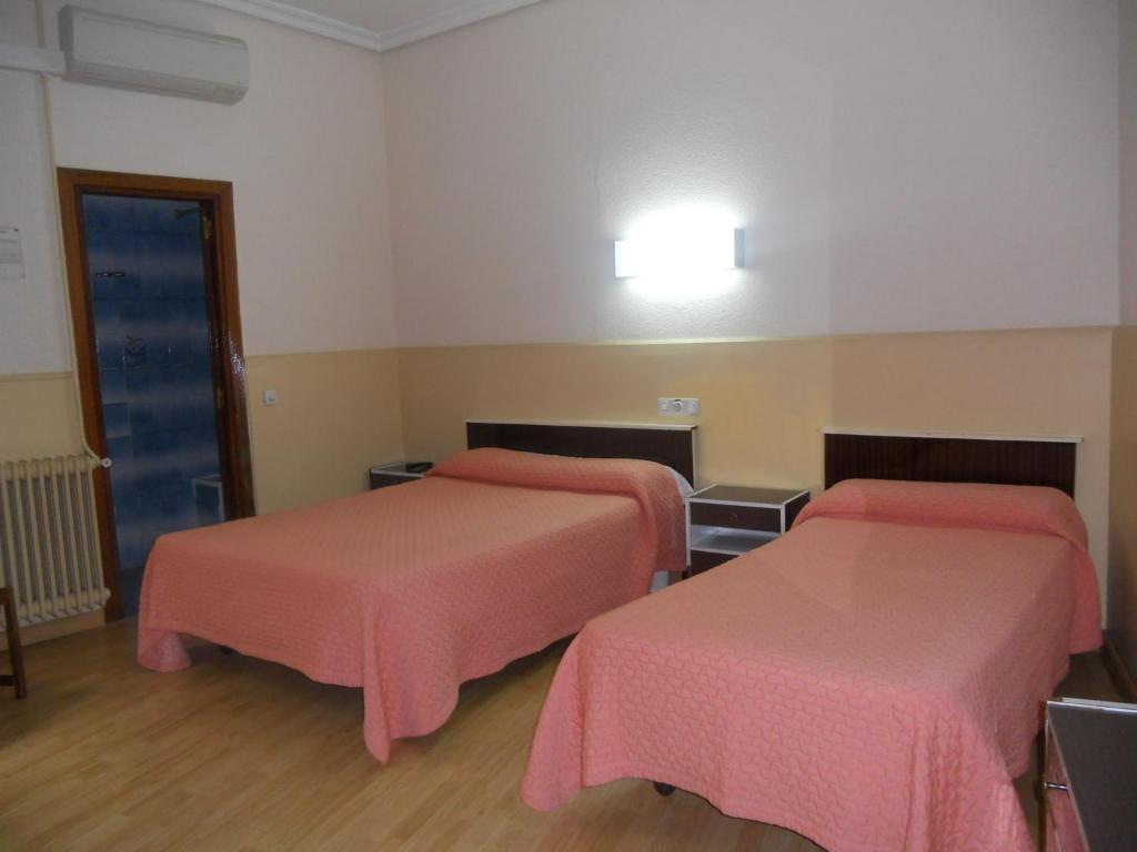 Hostal Olga Μαδρίτη Δωμάτιο φωτογραφία