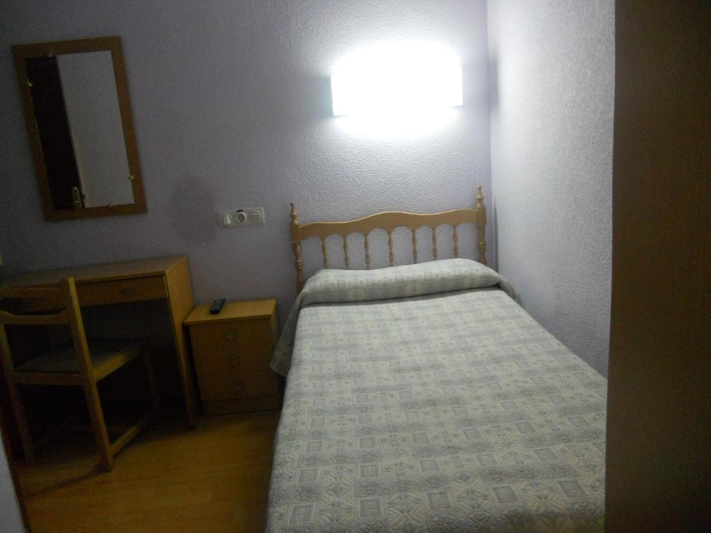 Hostal Olga Μαδρίτη Δωμάτιο φωτογραφία
