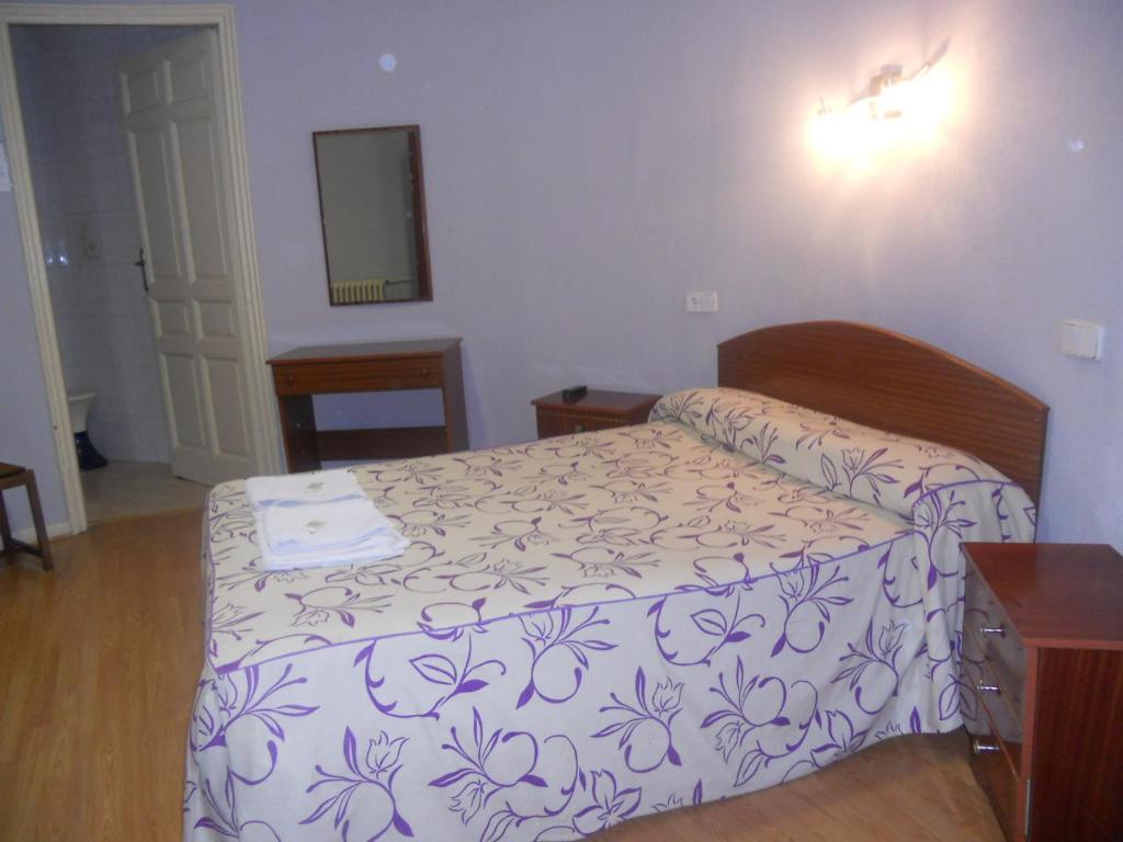 Hostal Olga Μαδρίτη Δωμάτιο φωτογραφία