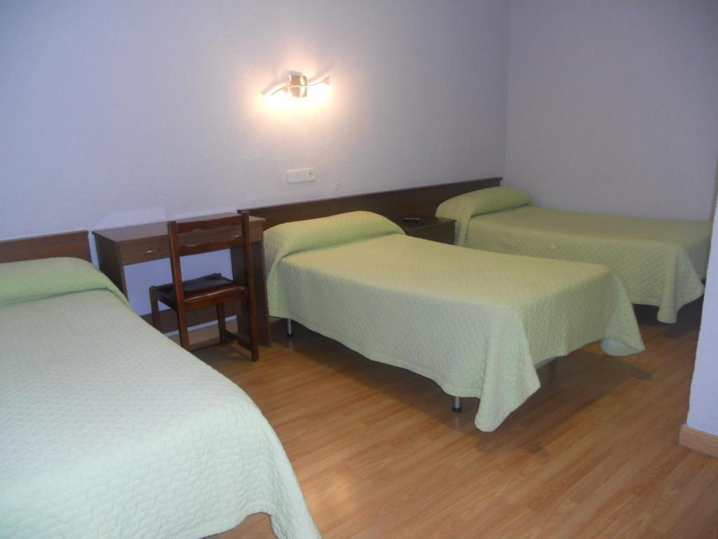 Hostal Olga Μαδρίτη Δωμάτιο φωτογραφία