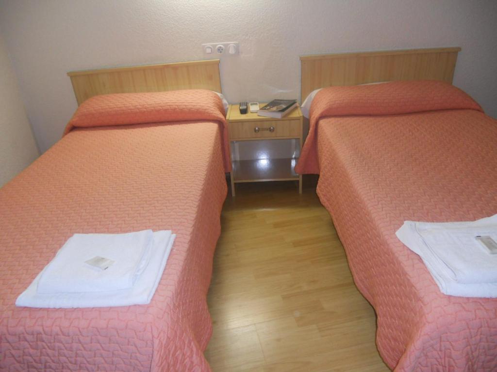 Hostal Olga Μαδρίτη Δωμάτιο φωτογραφία