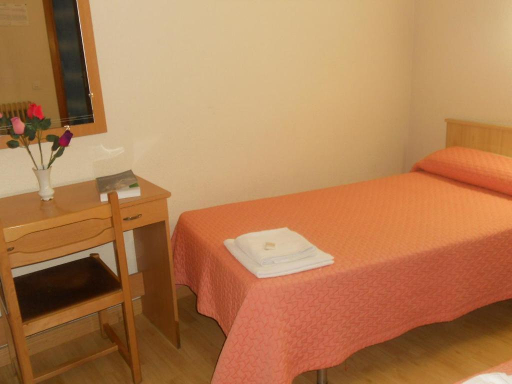 Hostal Olga Μαδρίτη Δωμάτιο φωτογραφία