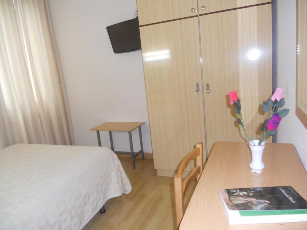 Hostal Olga Μαδρίτη Δωμάτιο φωτογραφία