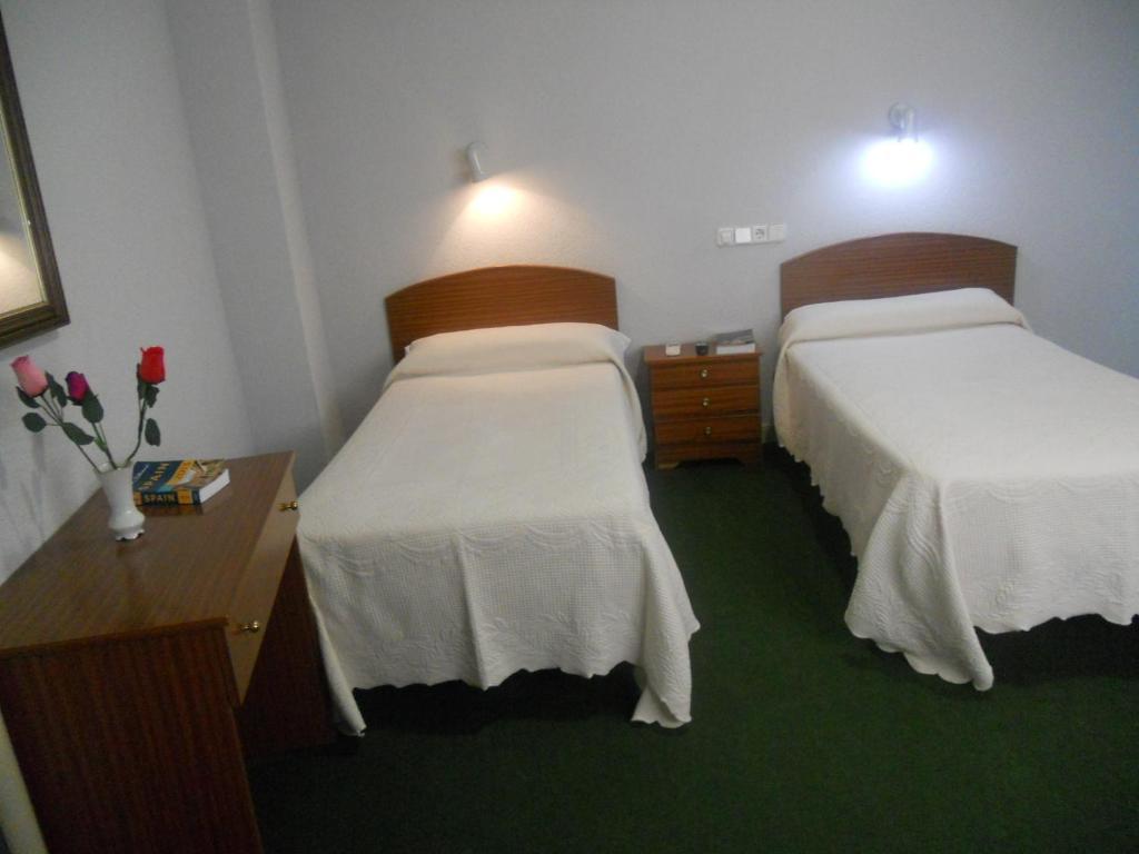 Hostal Olga Μαδρίτη Δωμάτιο φωτογραφία