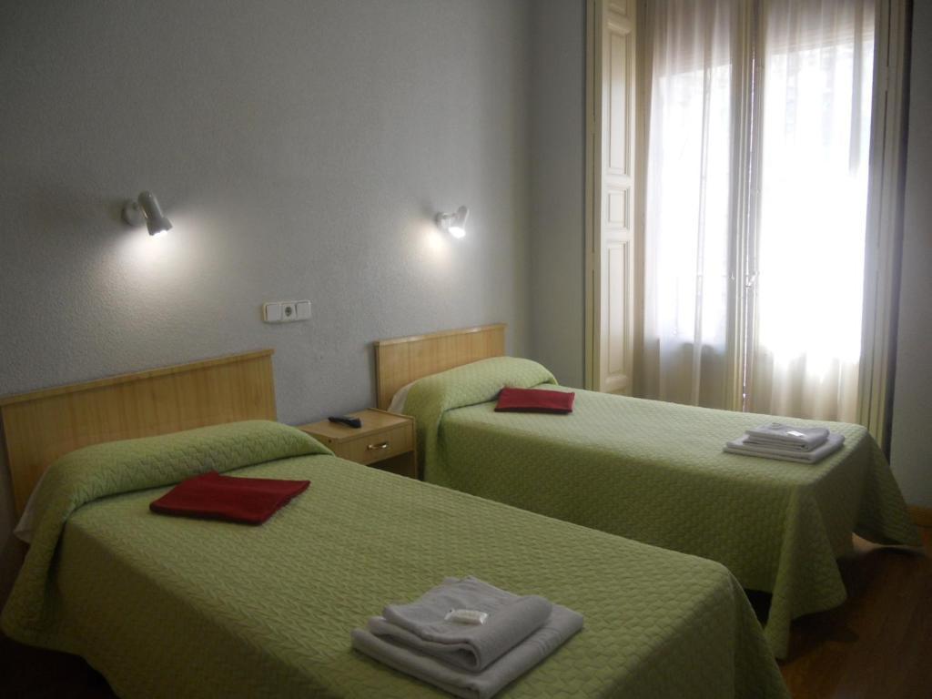Hostal Olga Μαδρίτη Δωμάτιο φωτογραφία