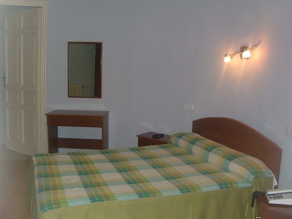 Hostal Olga Μαδρίτη Εξωτερικό φωτογραφία