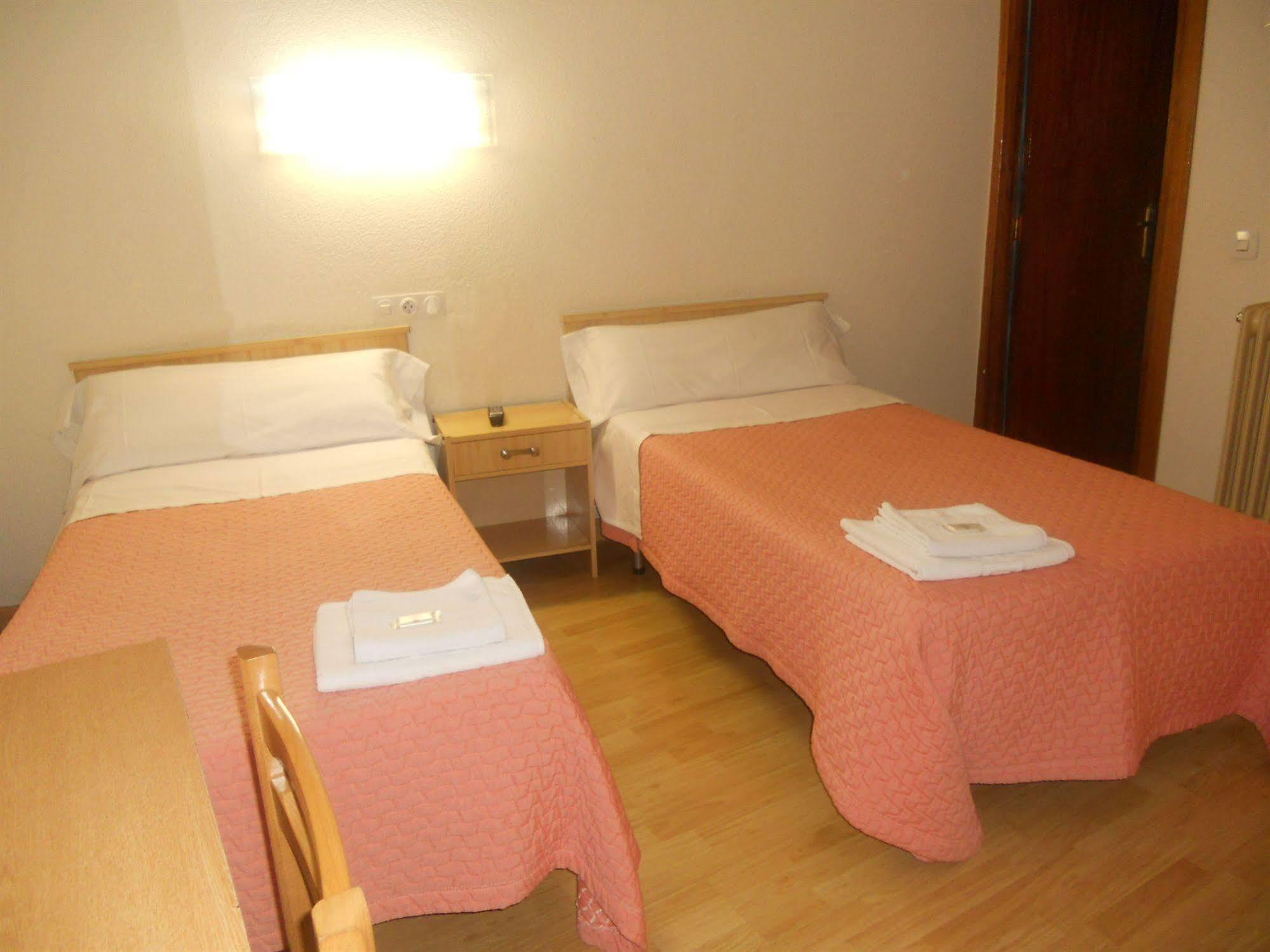 Hostal Olga Μαδρίτη Εξωτερικό φωτογραφία