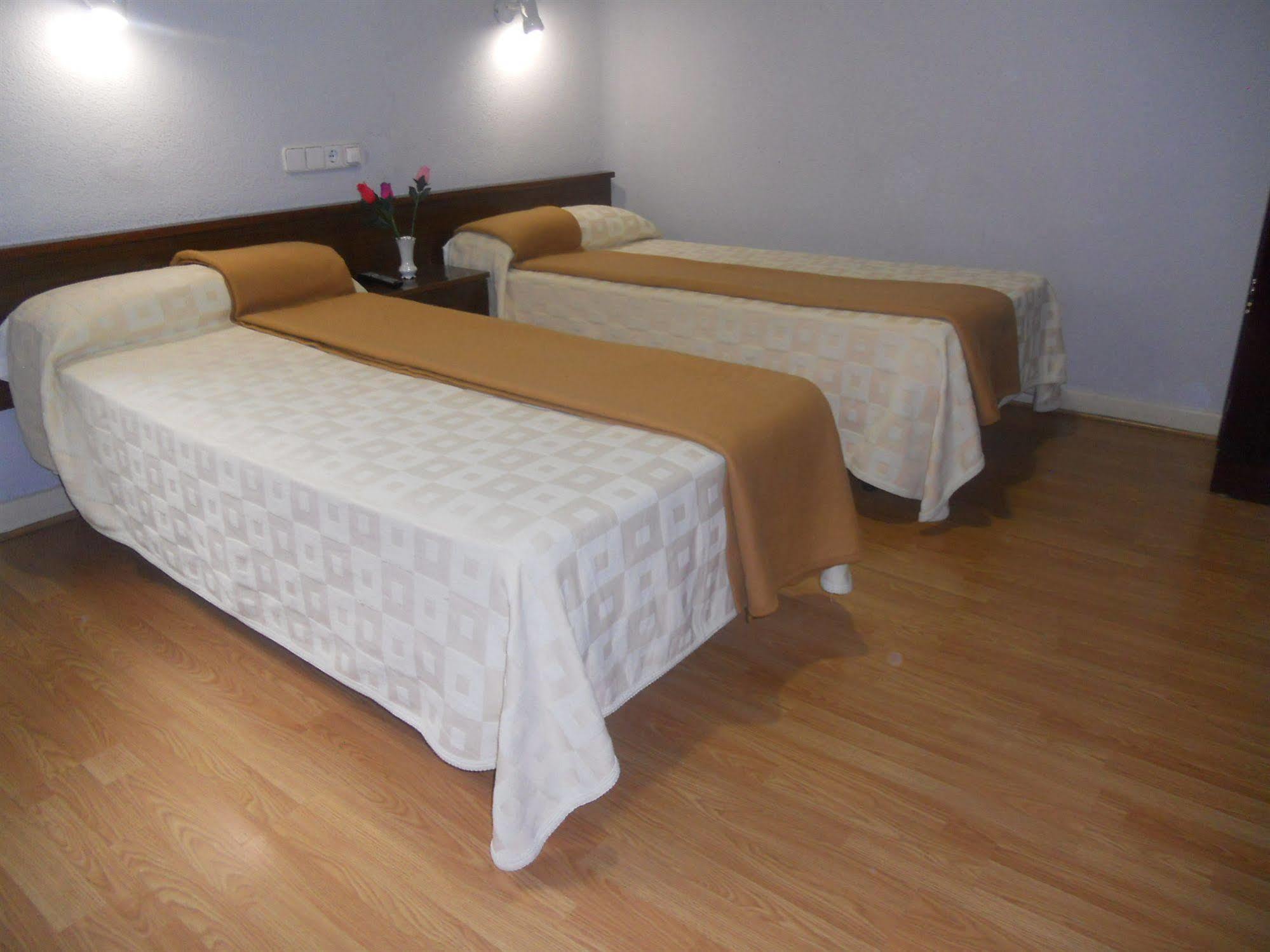 Hostal Olga Μαδρίτη Εξωτερικό φωτογραφία
