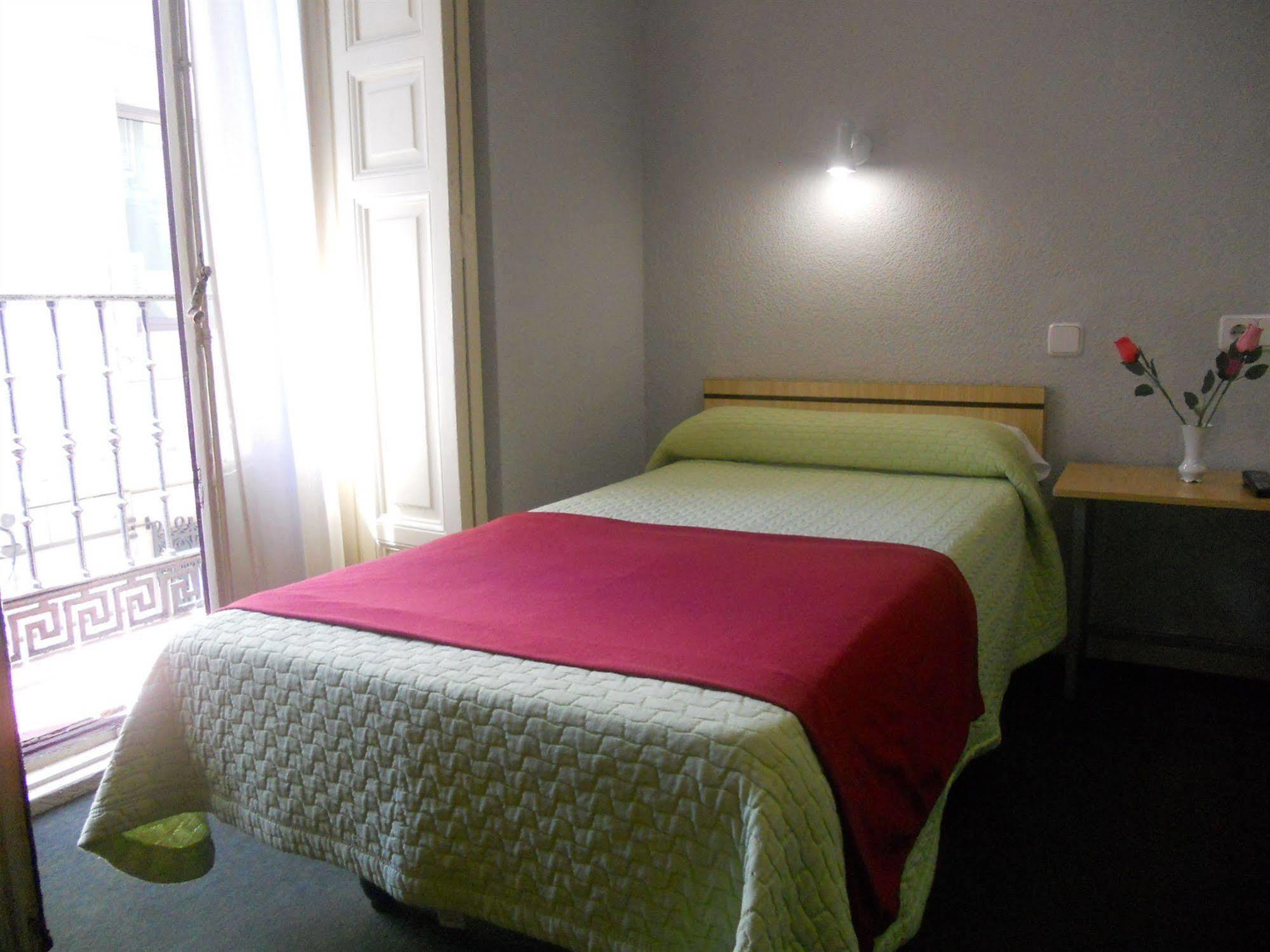 Hostal Olga Μαδρίτη Εξωτερικό φωτογραφία