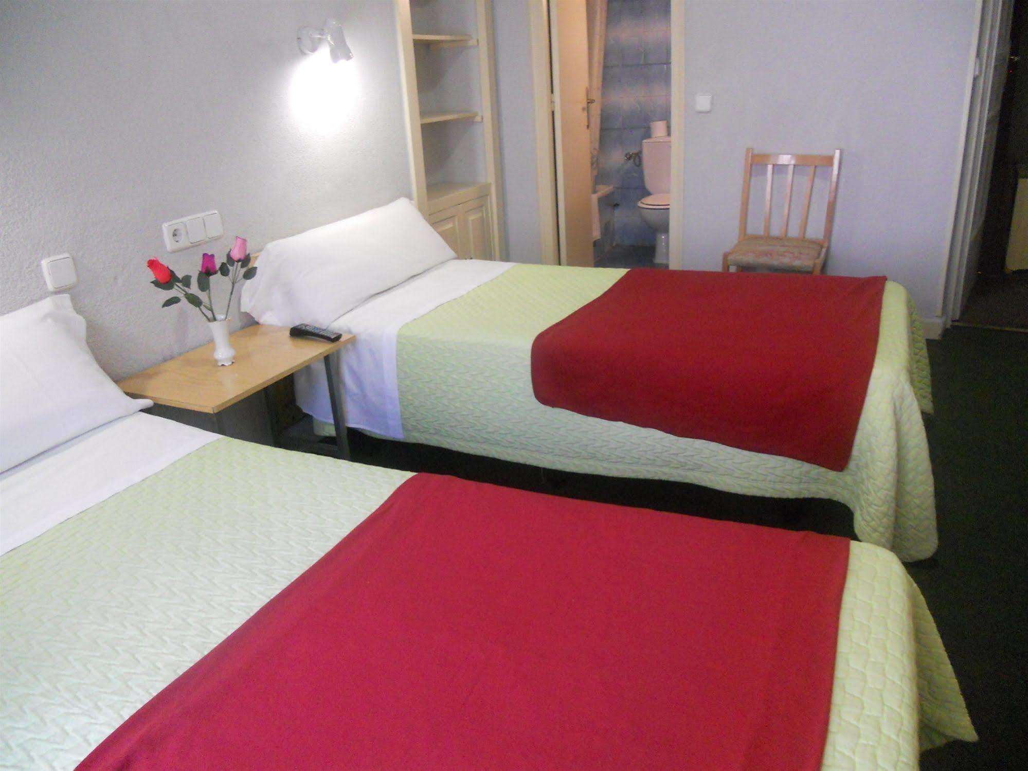 Hostal Olga Μαδρίτη Εξωτερικό φωτογραφία