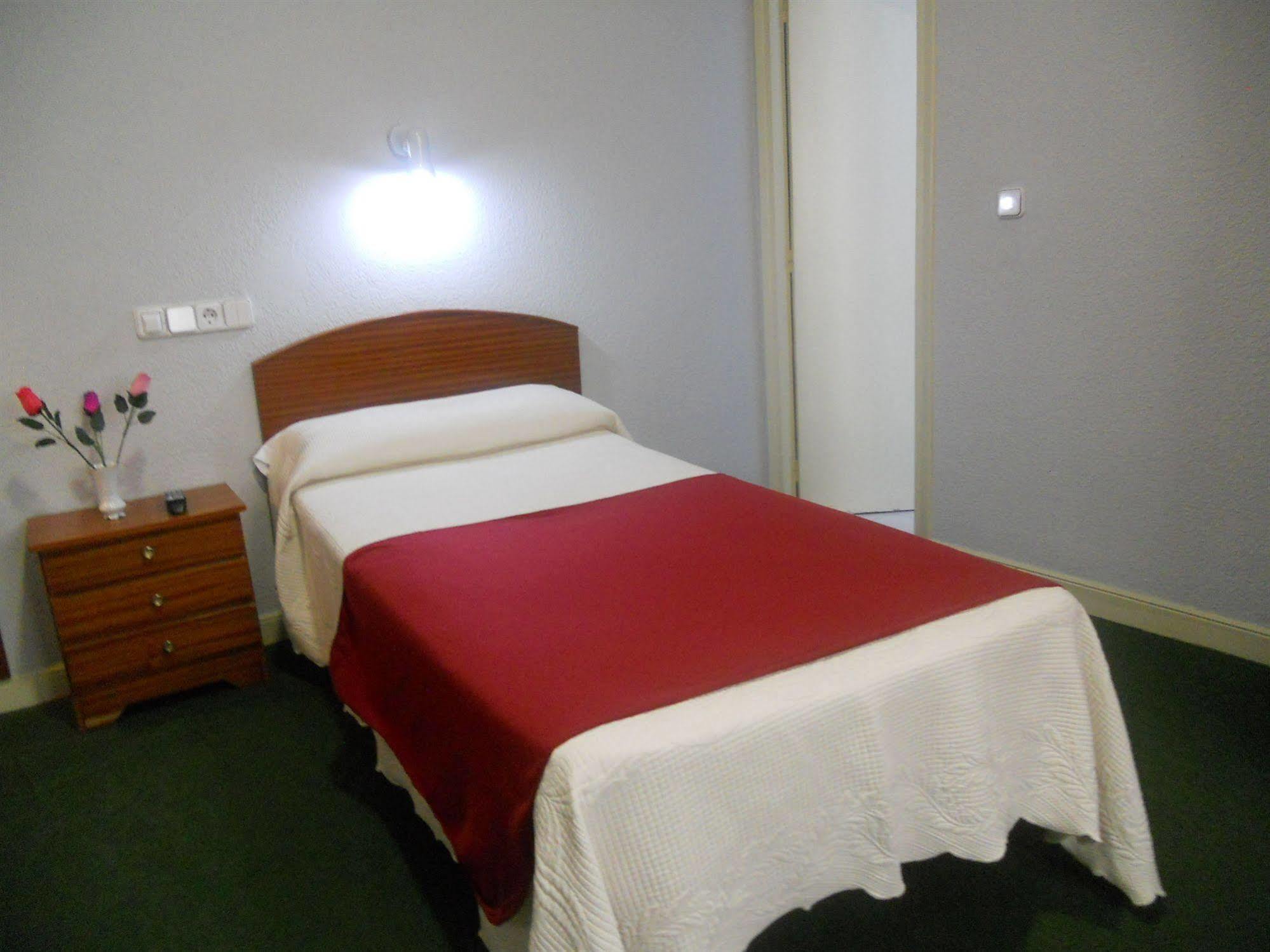 Hostal Olga Μαδρίτη Εξωτερικό φωτογραφία