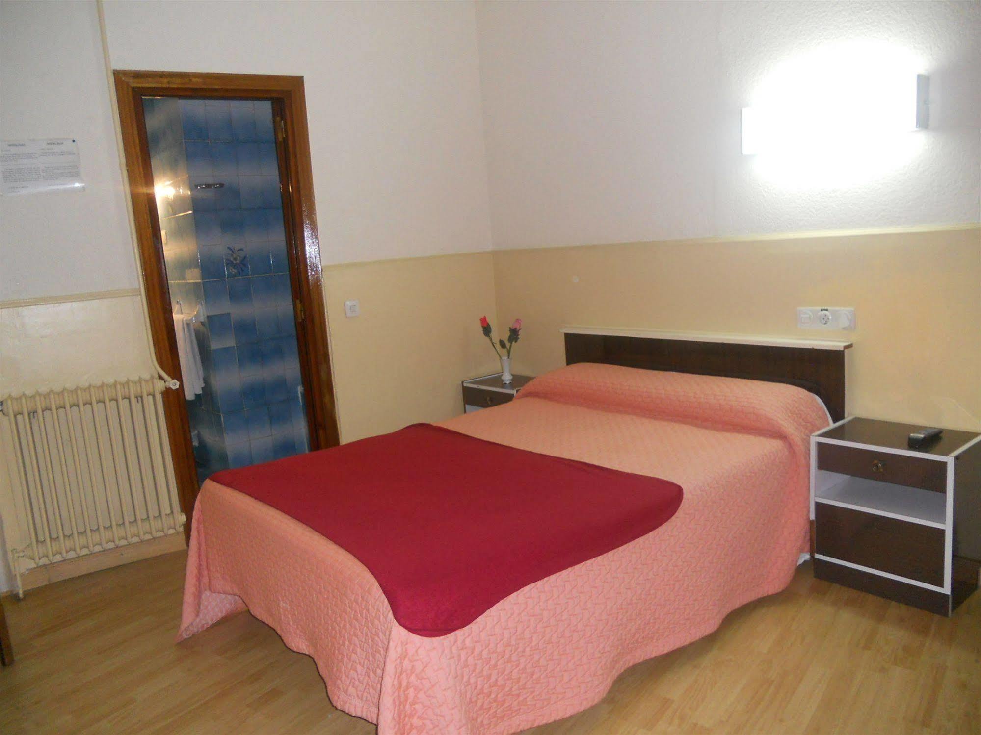 Hostal Olga Μαδρίτη Εξωτερικό φωτογραφία