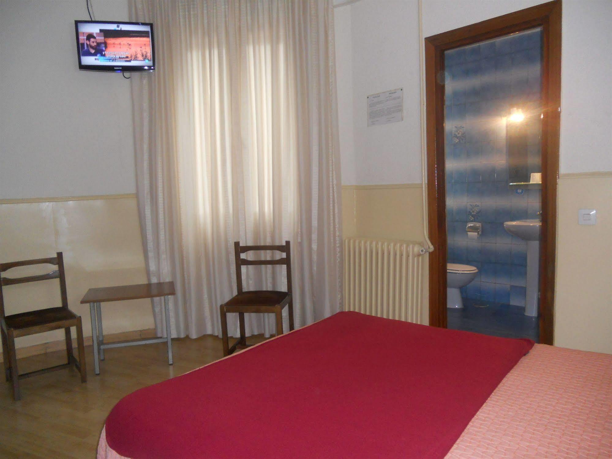 Hostal Olga Μαδρίτη Εξωτερικό φωτογραφία